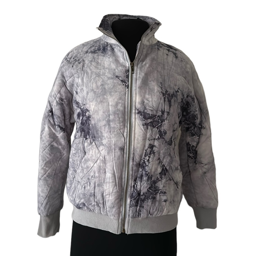 Baeverly gray/blue and white tie-dye puffer jacket size small
